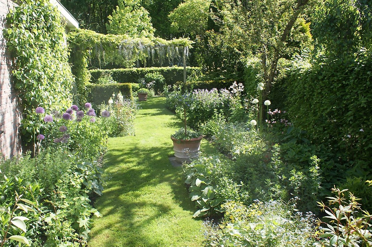 De Eexterhof - Het Tuinpad Op / In Nachbars Garten