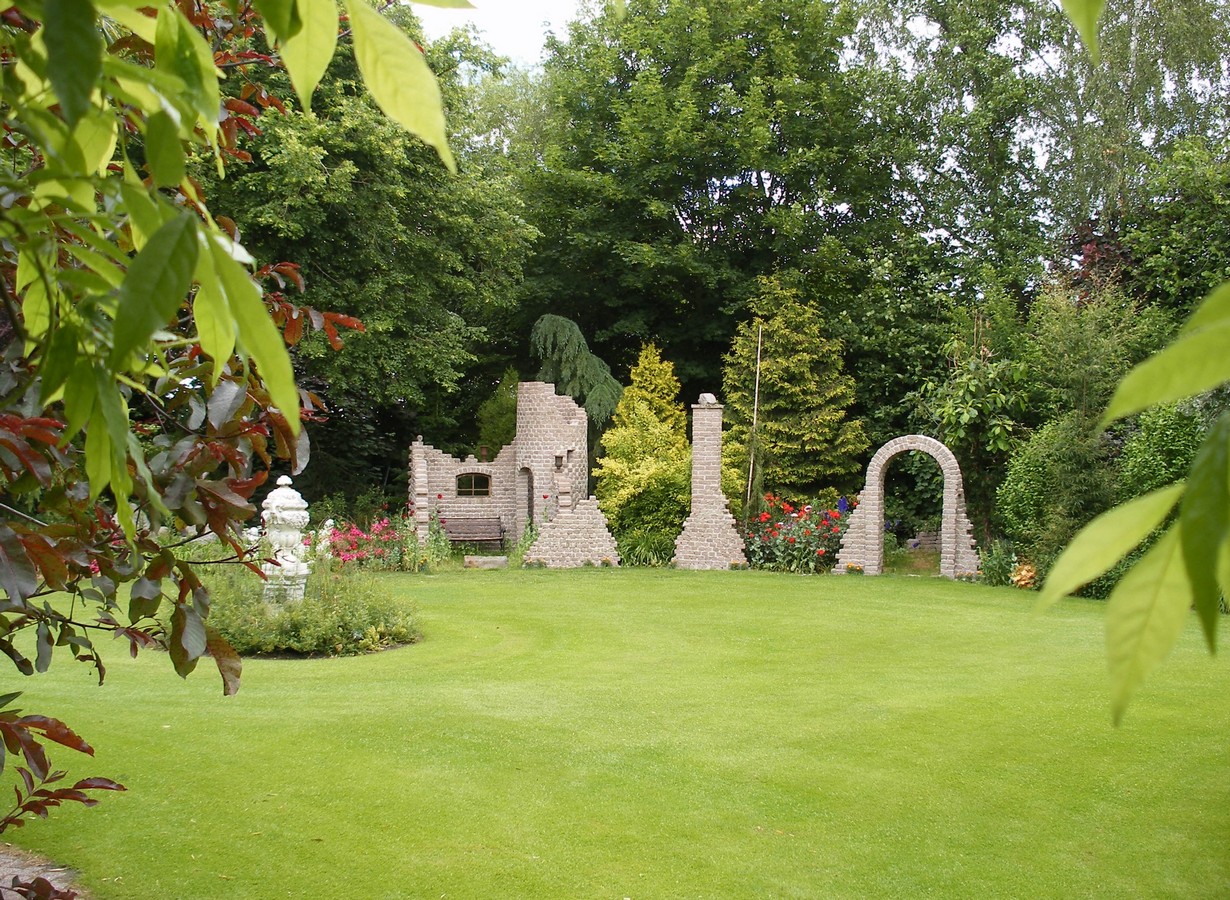 The Stonefarm - Het Tuinpad Op / In Nachbars Garten