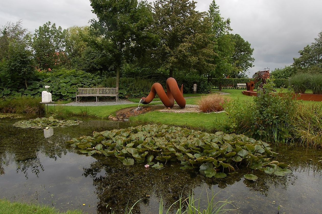 Skulpturengarten Funnix - Het Tuinpad Op / In Nachbars Garten