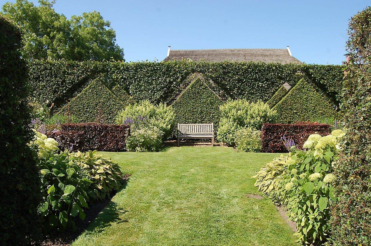 Tuin Annie-Evie Beukema & Wim Pastoor - Het Tuinpad Op / In Nachbars Garten