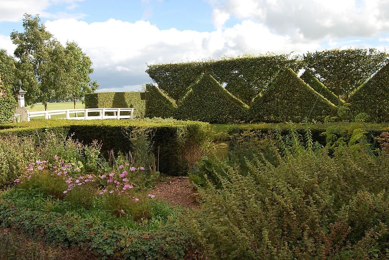 Tuin Annie-Evie Beukema & Wim Pastoor - Het Tuinpad Op / In Nachbars Garten