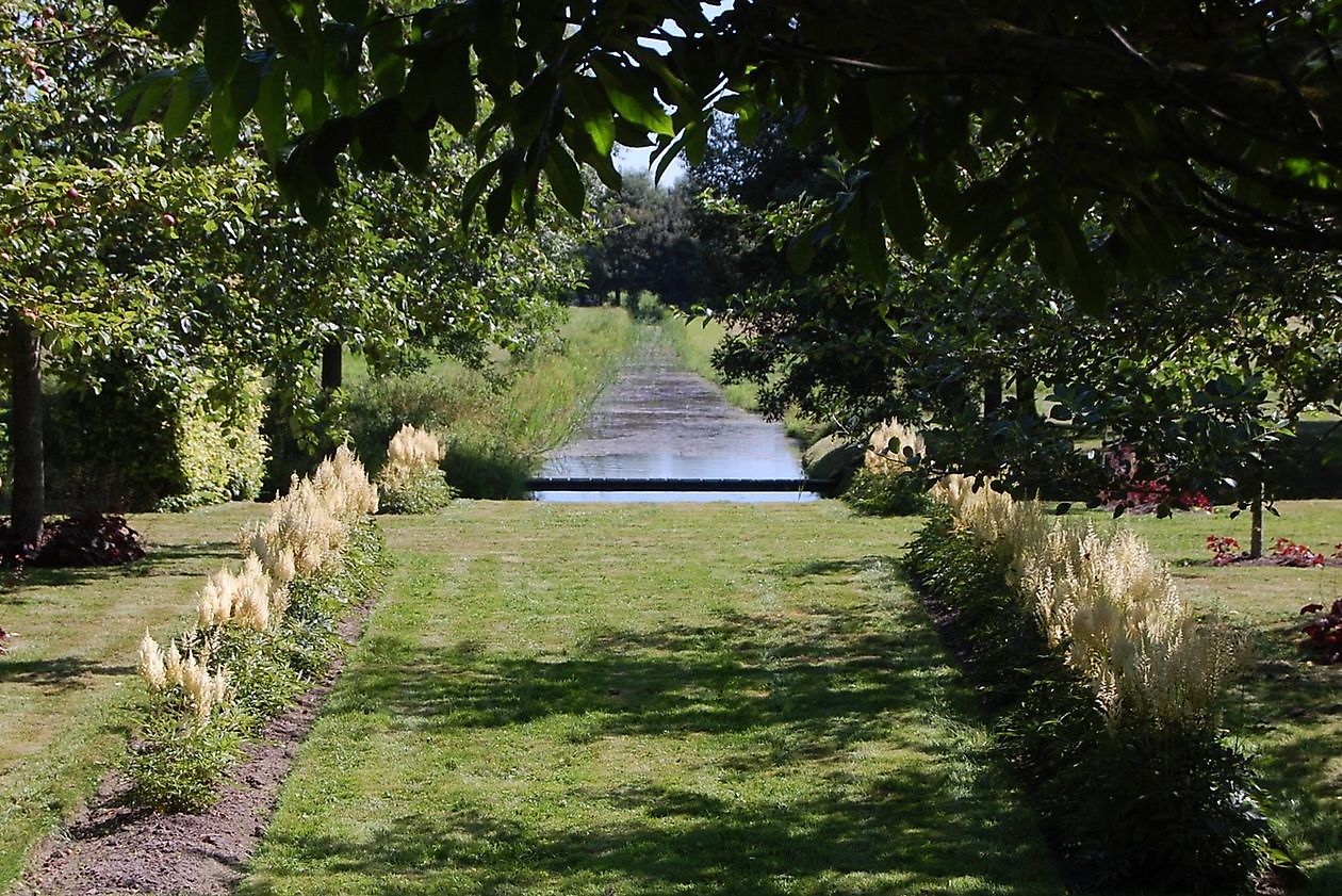 Tuin Annie-Evie Beukema & Wim Pastoor - Het Tuinpad Op / In Nachbars Garten