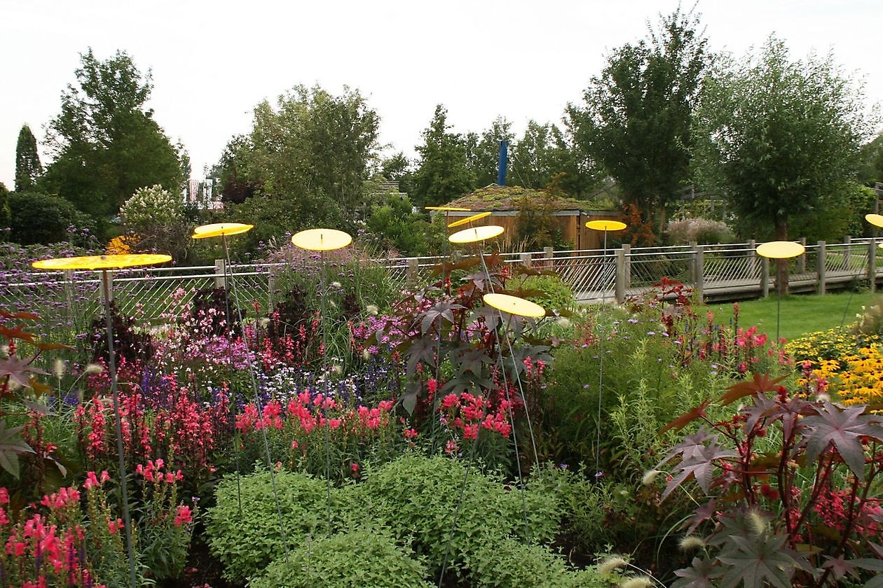 Park der Gärten - Het Tuinpad Op / In Nachbars Garten