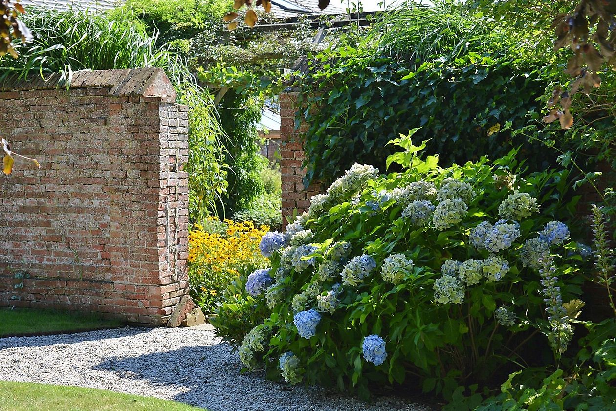  - Het Tuinpad Op / In Nachbars Garten