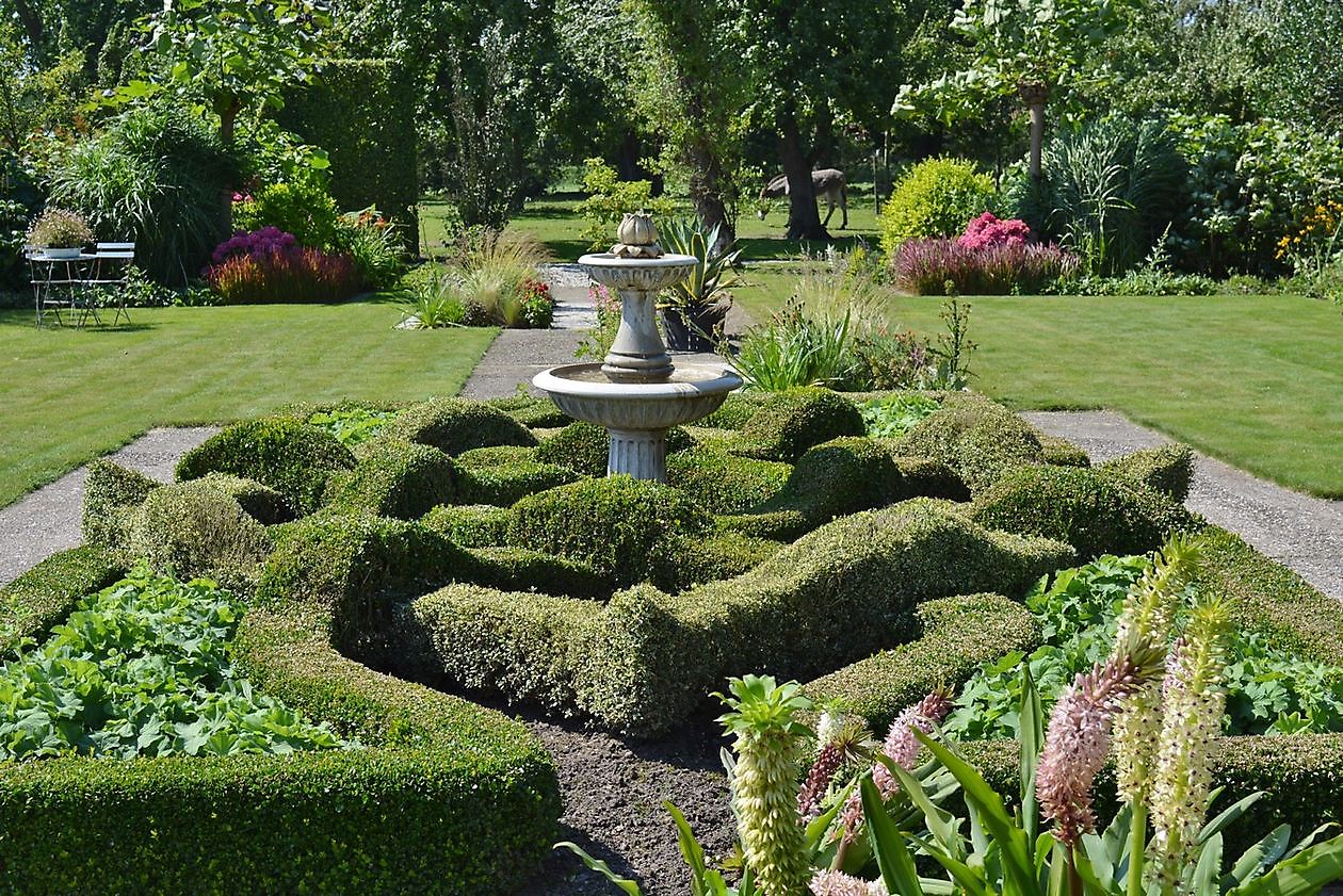  - Het Tuinpad Op / In Nachbars Garten