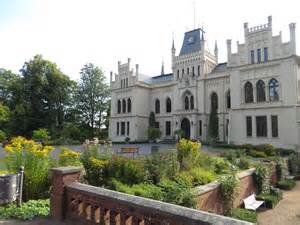 Evenburger Schlosspark - Het Tuinpad Op / In Nachbars Garten