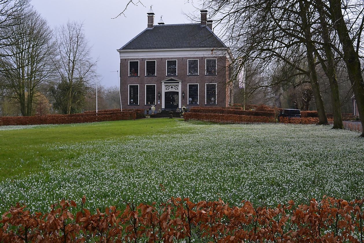 Landgoed Ennemaborg - Het Tuinpad Op / In Nachbars Garten