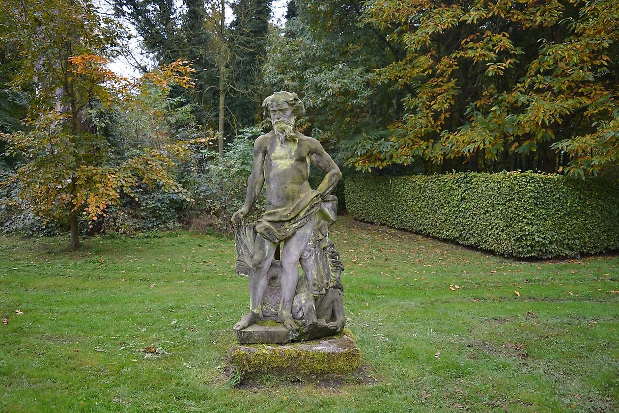 Landgoed Ennemaborg - Het Tuinpad Op / In Nachbars Garten