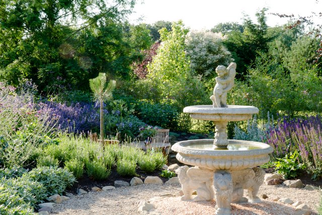 Agnes & Ludwig Schade - Het Tuinpad Op / In Nachbars Garten