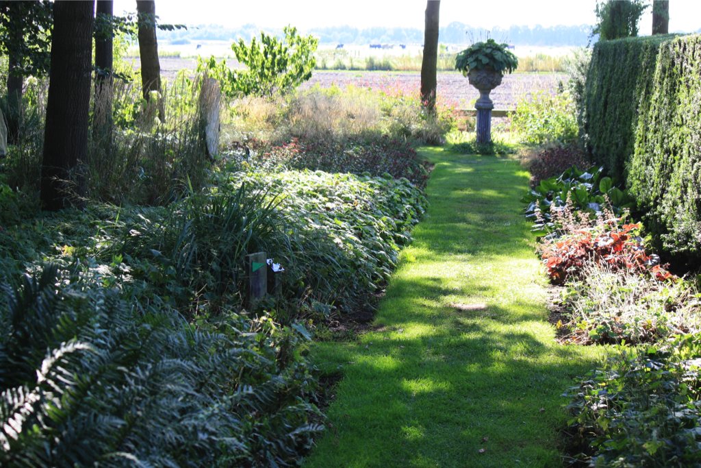 De Luie Tuinman - Het Tuinpad Op / In Nachbars Garten