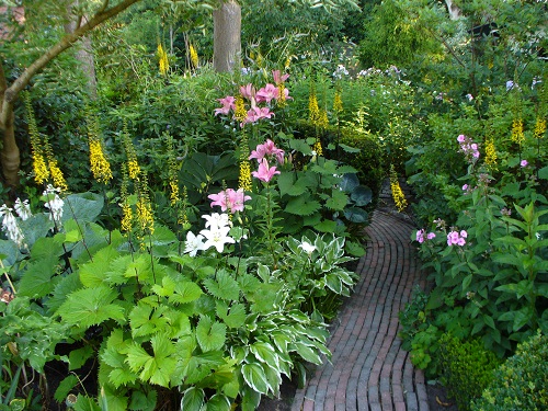 - Het Tuinpad Op / In Nachbars Garten