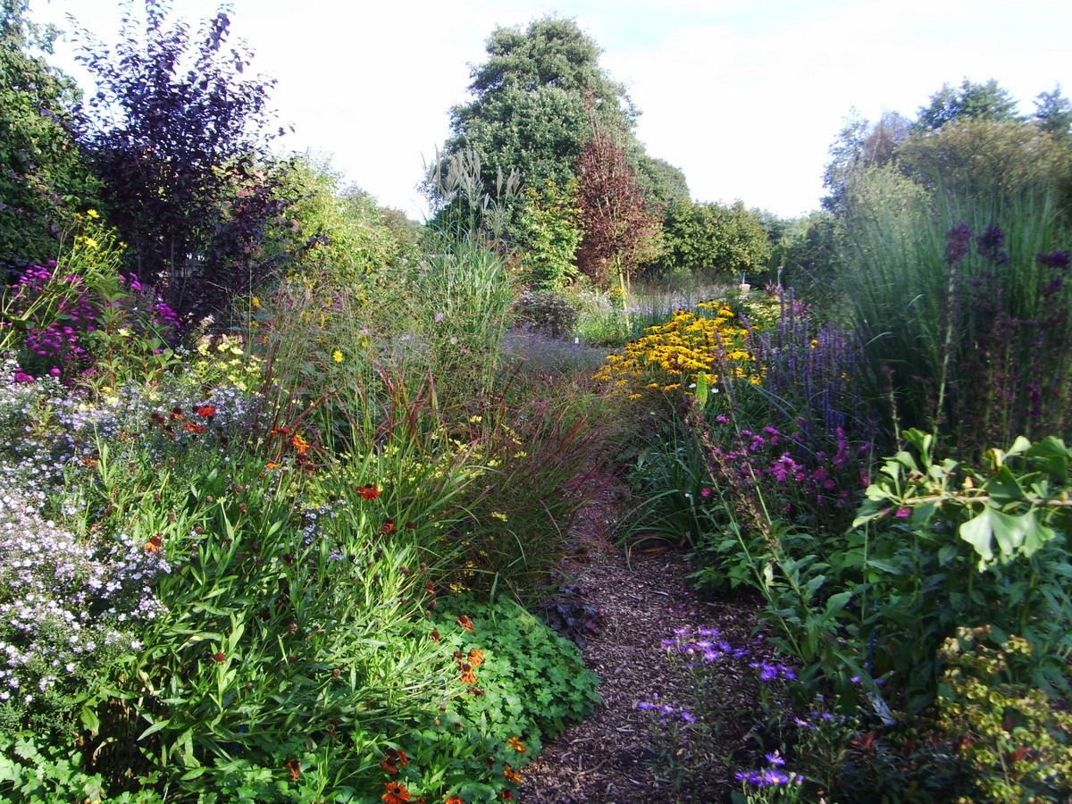 Kwekerij Mühring - Het Tuinpad Op / In Nachbars Garten