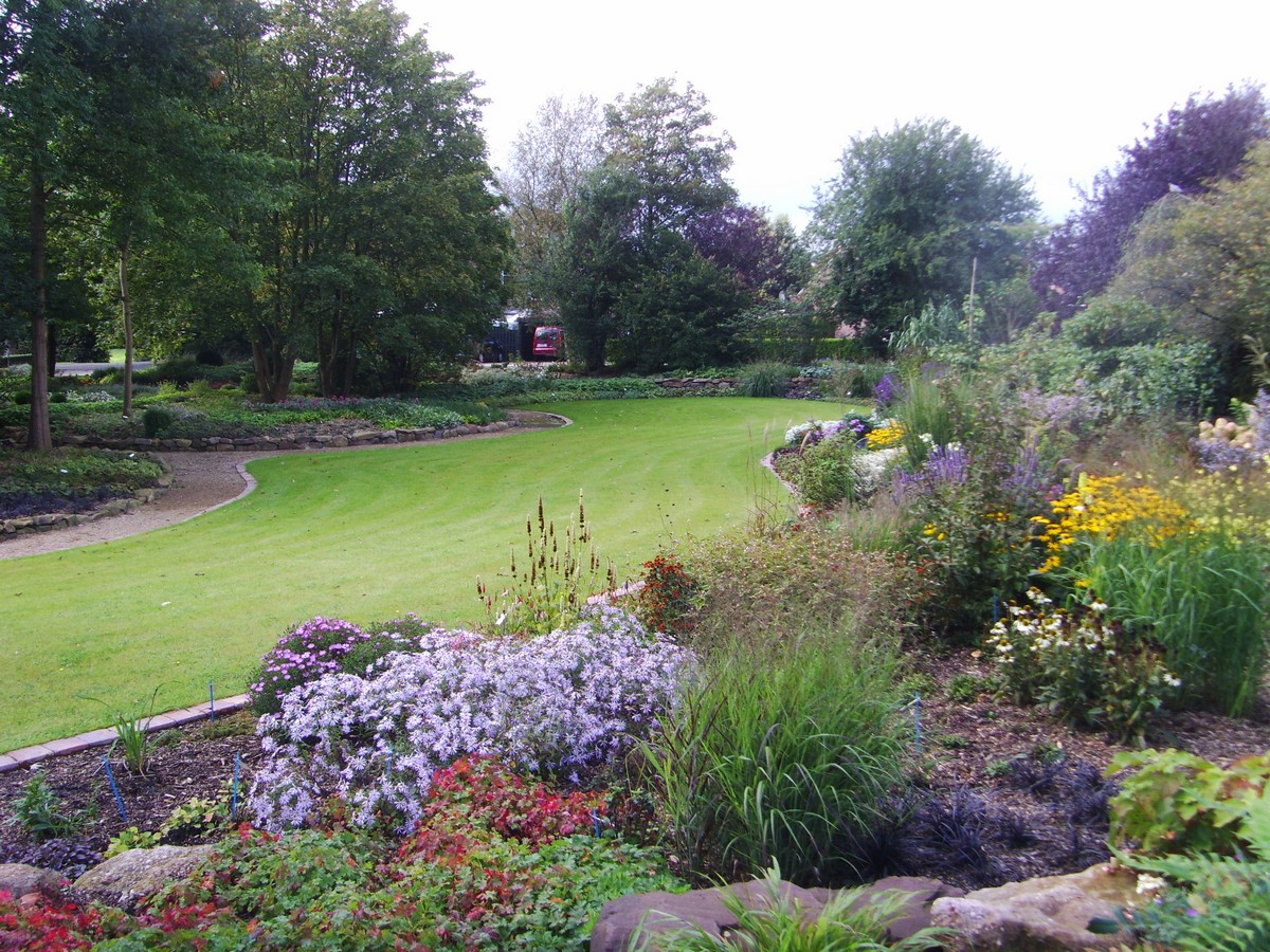 Kwekerij Mühring - Het Tuinpad Op / In Nachbars Garten