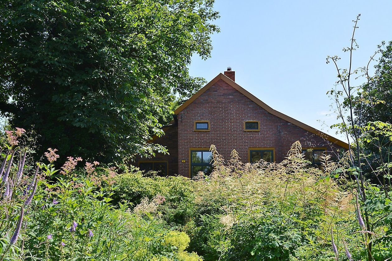 Kwekerij Jacobs - Het Tuinpad Op / In Nachbars Garten