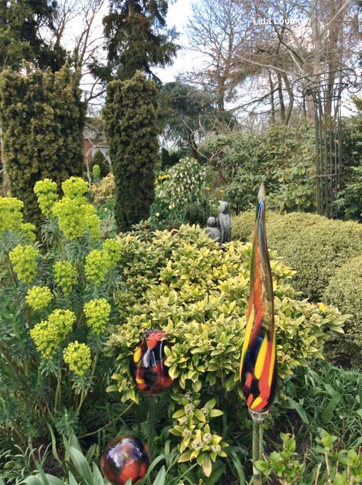- Het Tuinpad Op / In Nachbars Garten