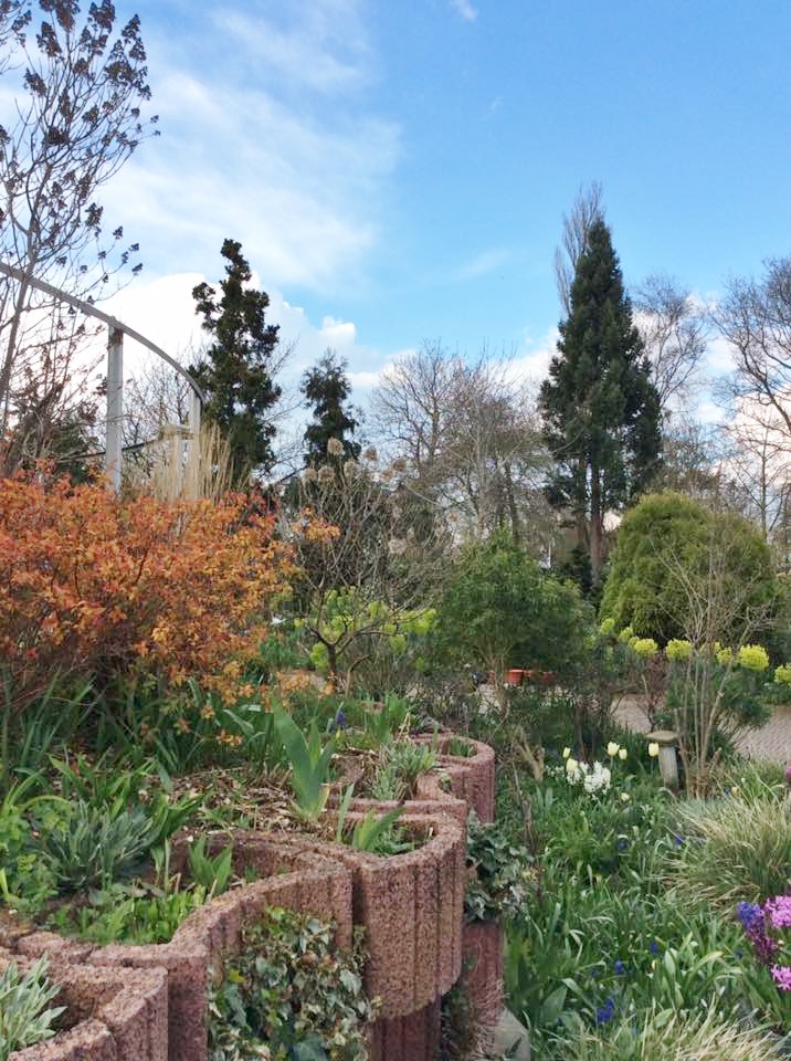  - Het Tuinpad Op / In Nachbars Garten