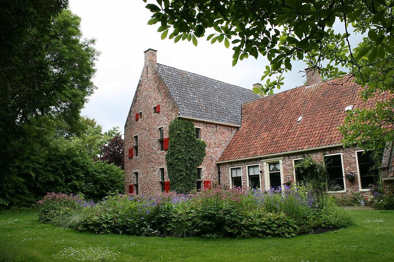 Museum Helmantel (De Weem) - Het Tuinpad Op / In Nachbars Garten