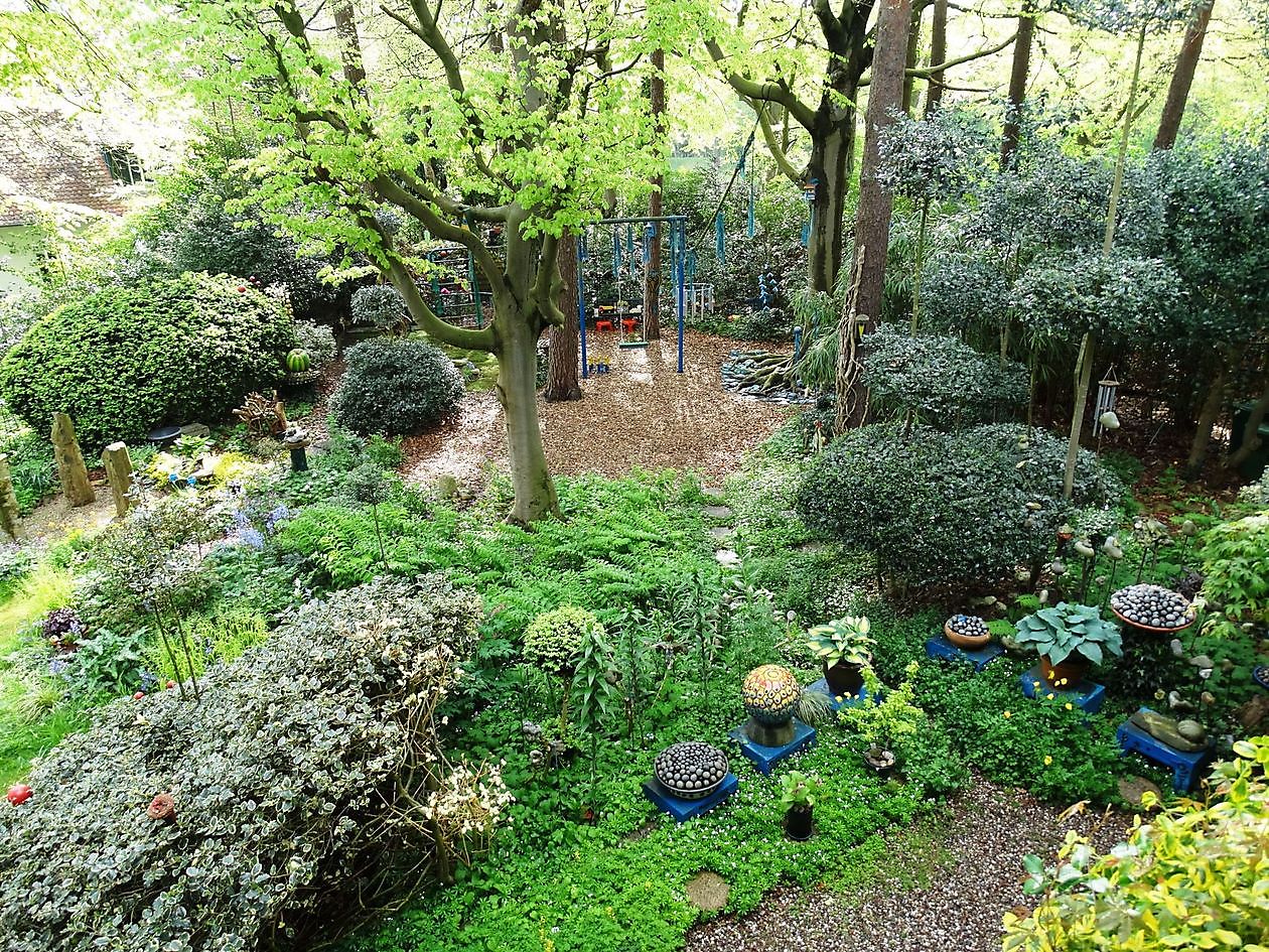 Johannes Wiemker - Het Tuinpad Op / In Nachbars Garten