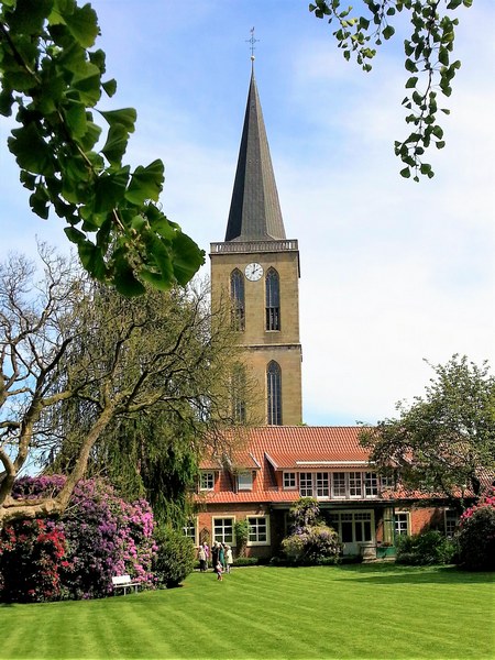 Pastorietuin Emsbüren - Het Tuinpad Op / In Nachbars Garten