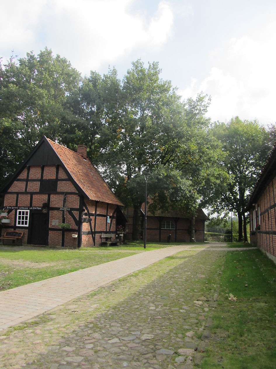 Kruidentuin Heimatverein Kirchspiel Emsburen e.V. - Het Tuinpad Op / In Nachbars Garten