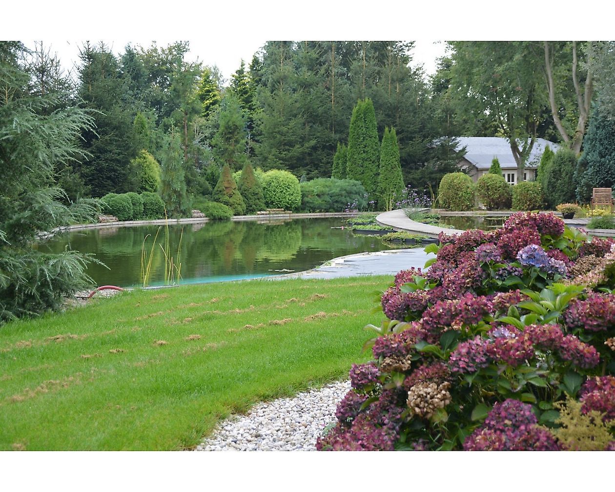 De Vier Handen - Het Tuinpad Op / In Nachbars Garten