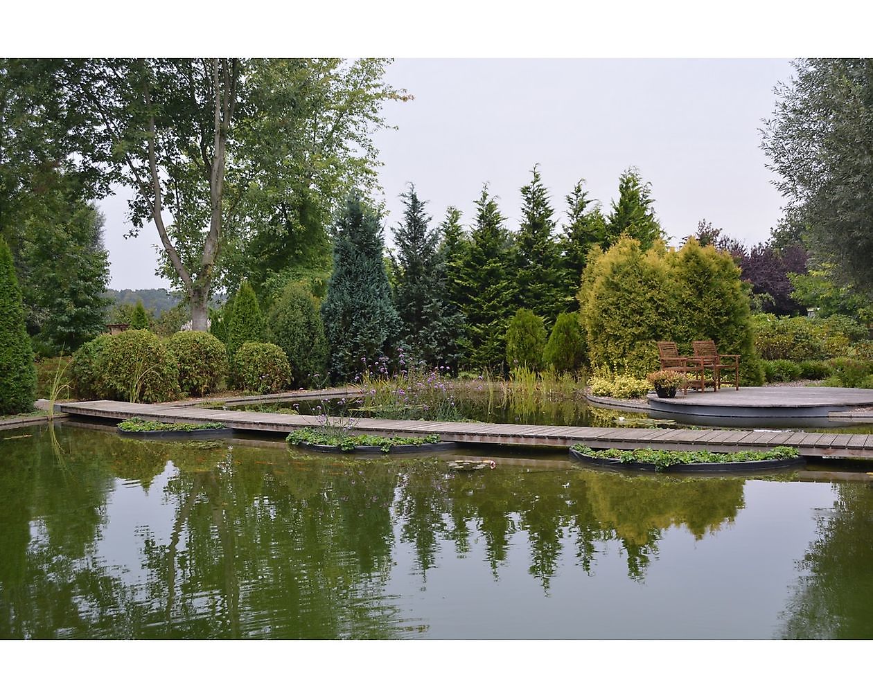 De Vier Handen - Het Tuinpad Op / In Nachbars Garten