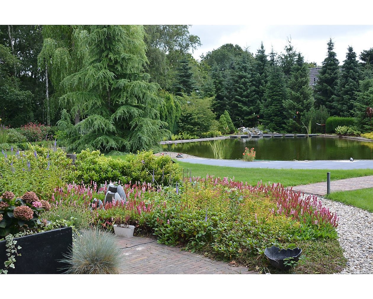 De Vier Handen - Het Tuinpad Op / In Nachbars Garten