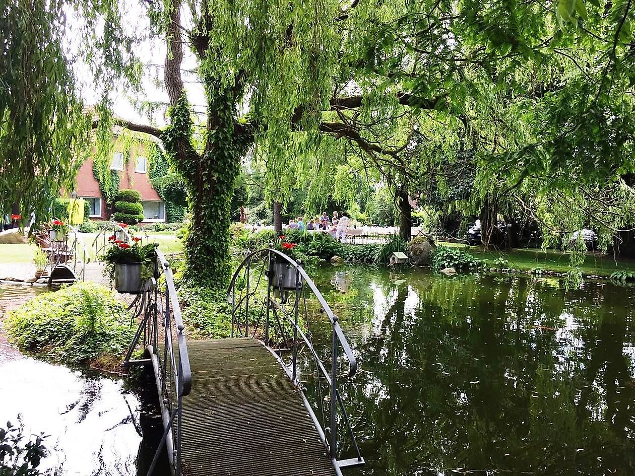 Tuin van Johannes & Anne Rolfes - Het Tuinpad Op / In Nachbars Garten