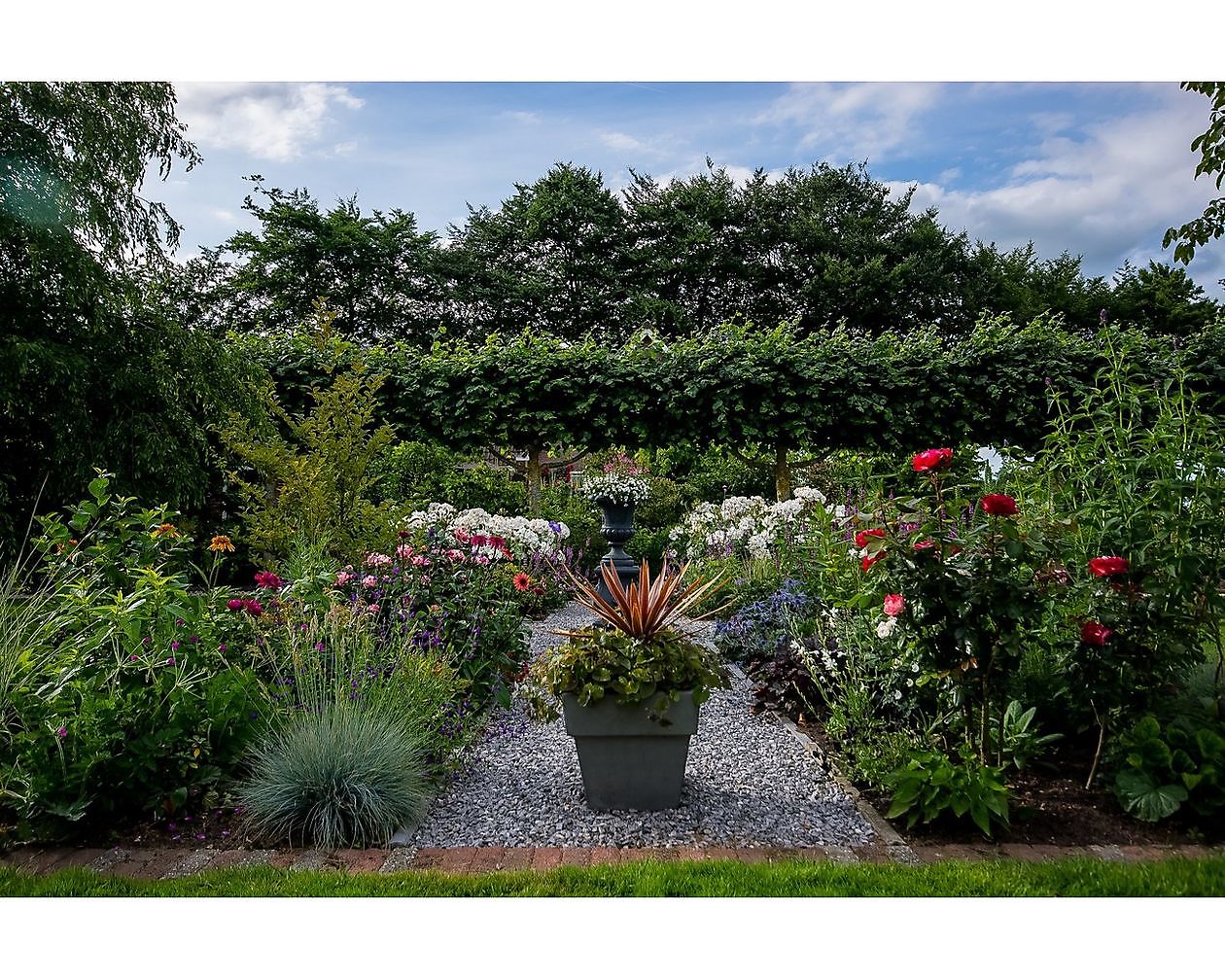 Bloemakkershof - Het Tuinpad Op / In Nachbars Garten