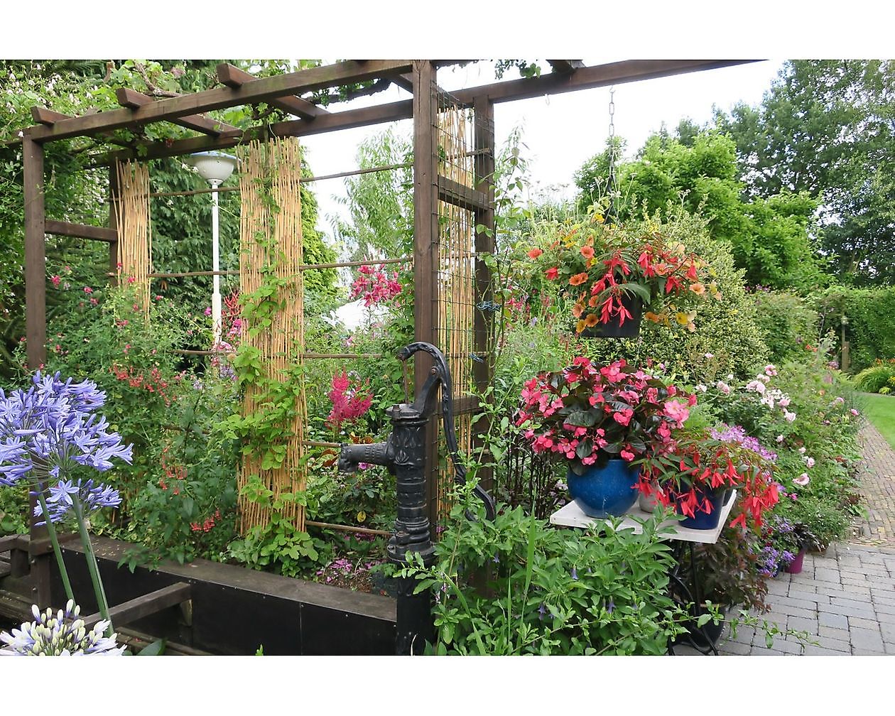 De Groene Weelde - Het Tuinpad Op / In Nachbars Garten