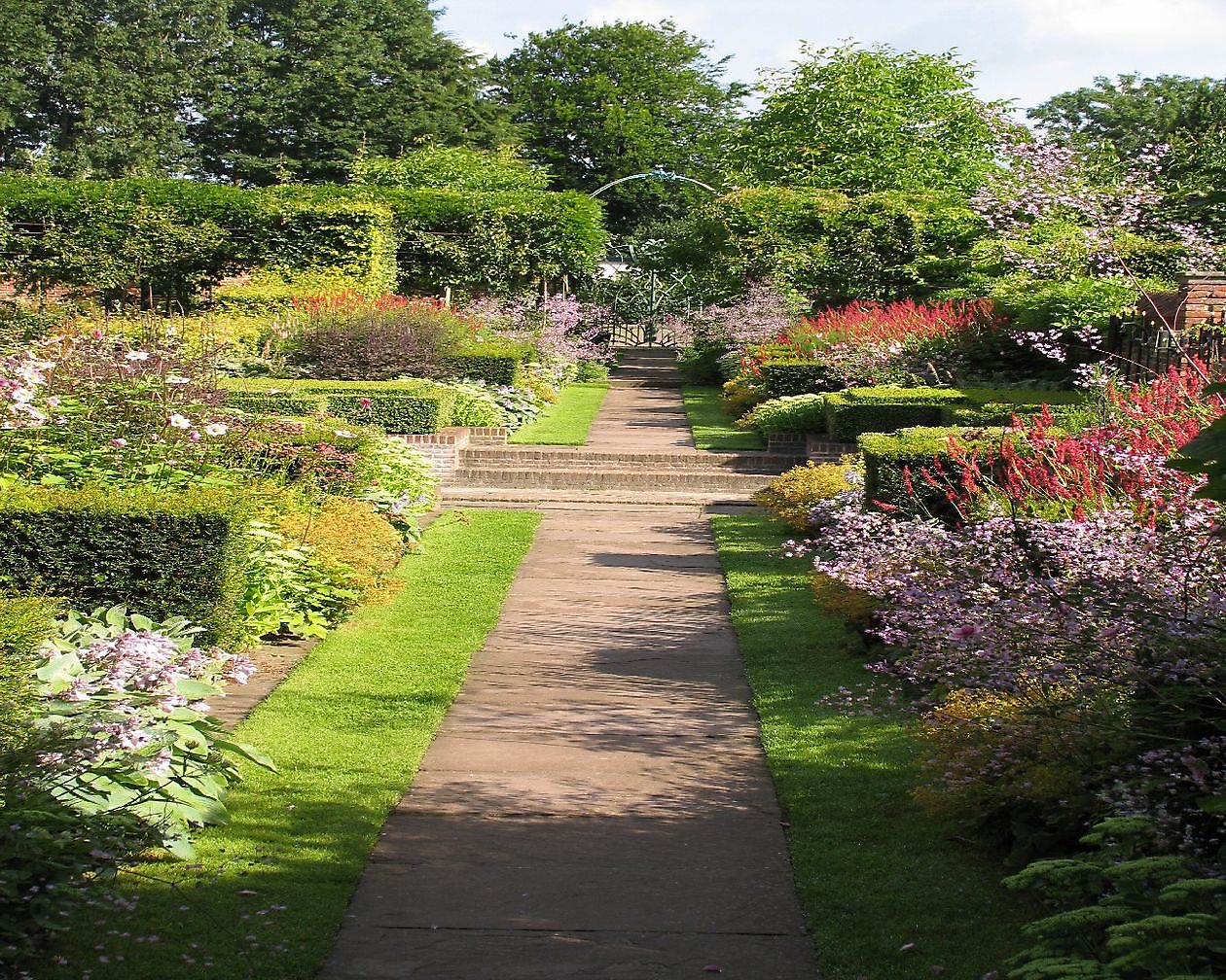 Museum De Buitenplaats - Het Tuinpad Op / In Nachbars Garten