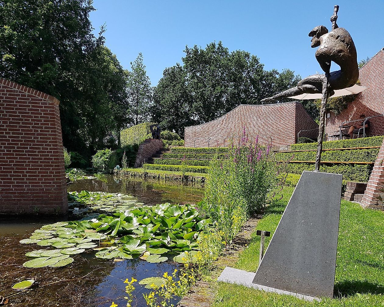 Museum De Buitenplaats - Het Tuinpad Op / In Nachbars Garten