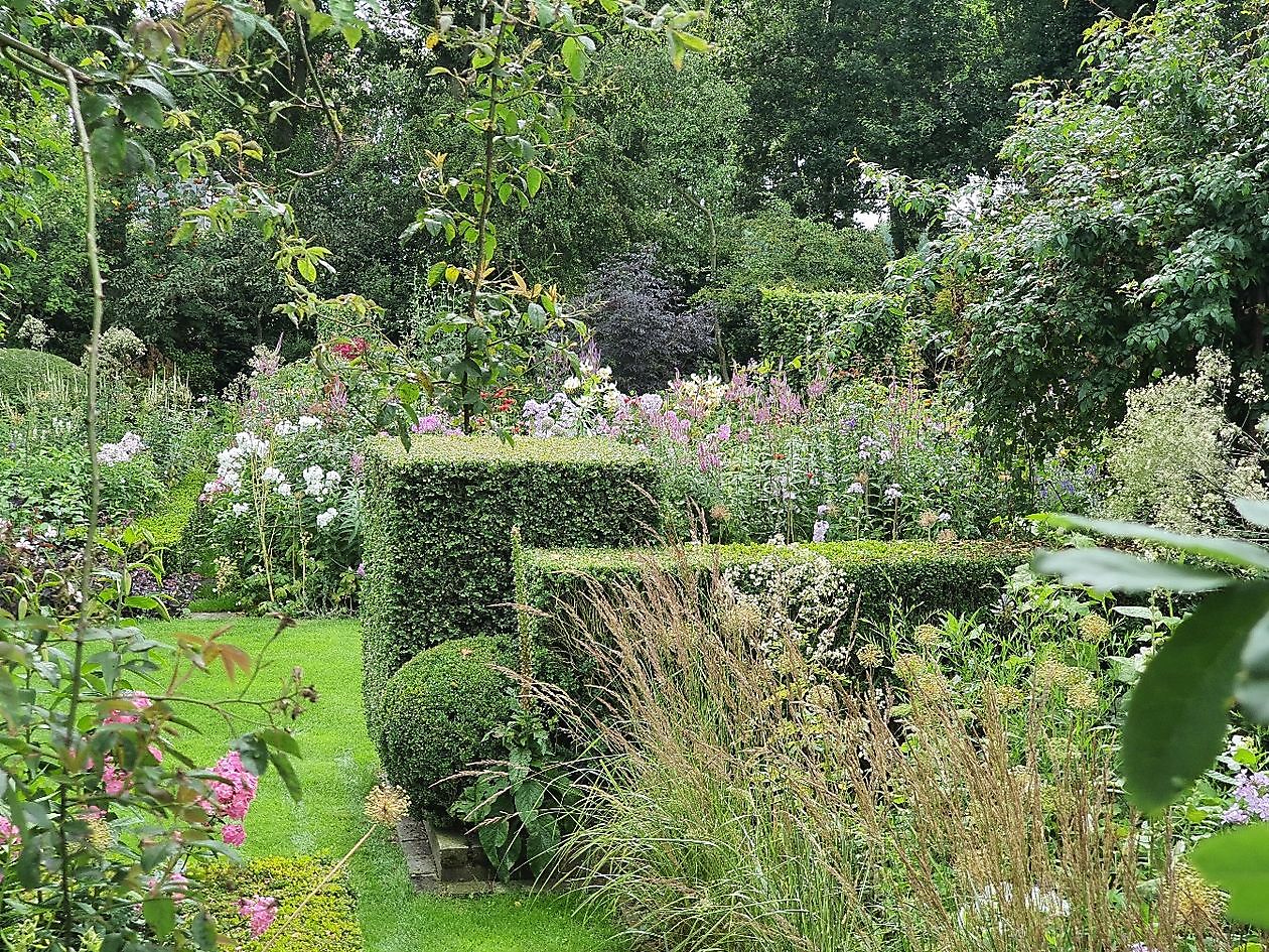 Tuin Nauta de Blaauw - Het Tuinpad Op / In Nachbars Garten