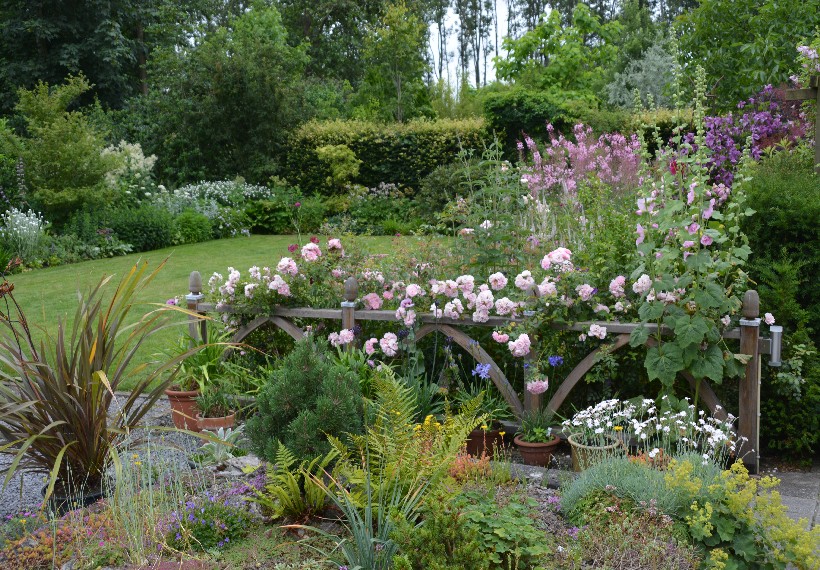 De Eexterhof - Het Tuinpad Op / In Nachbars Garten