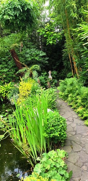 Tuin van Wilfried Rösner - Het Tuinpad Op / In Nachbars Garten