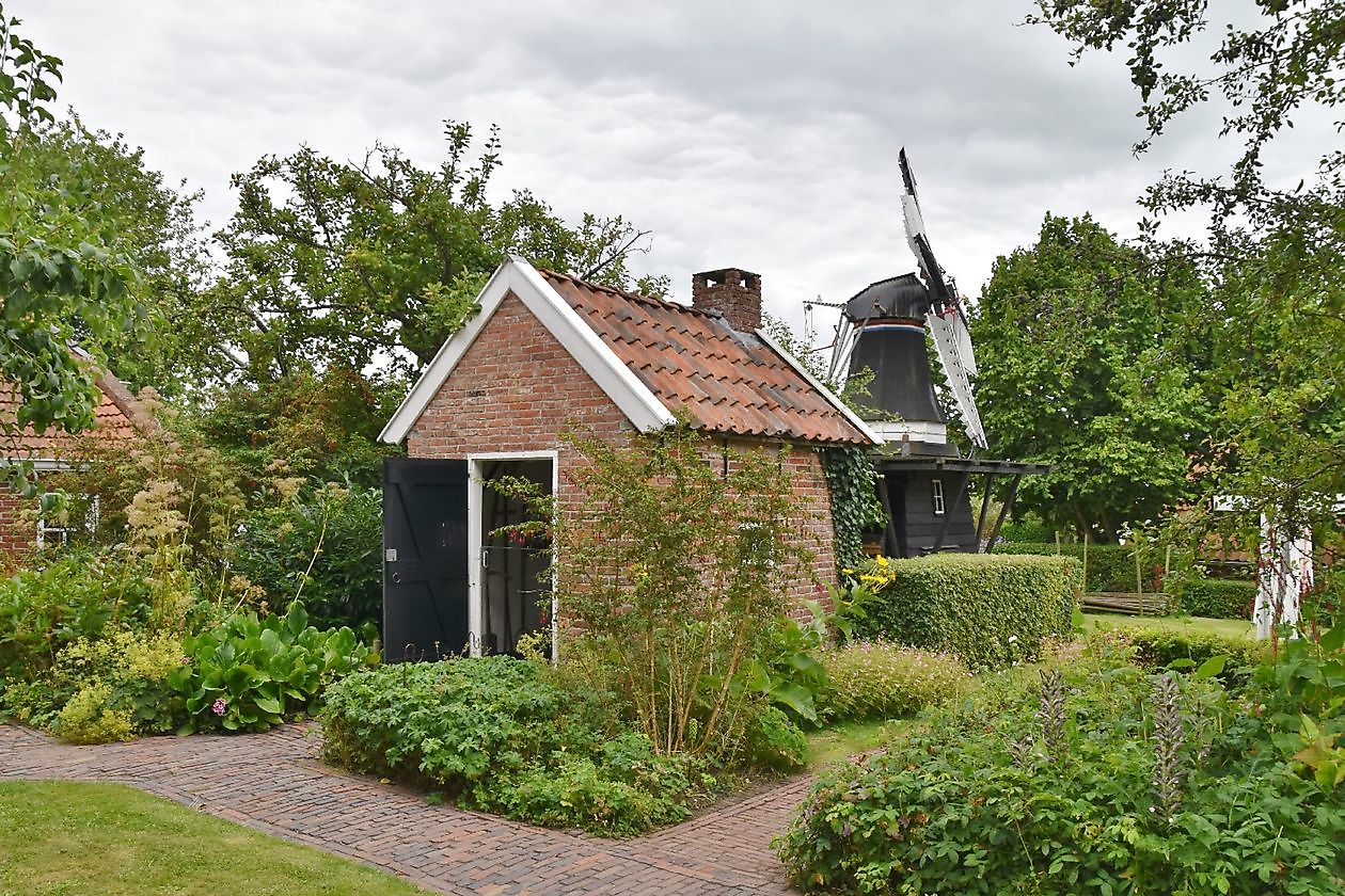 Openluchtmuseum Het Hoogeland - Het Tuinpad Op / In Nachbars Garten