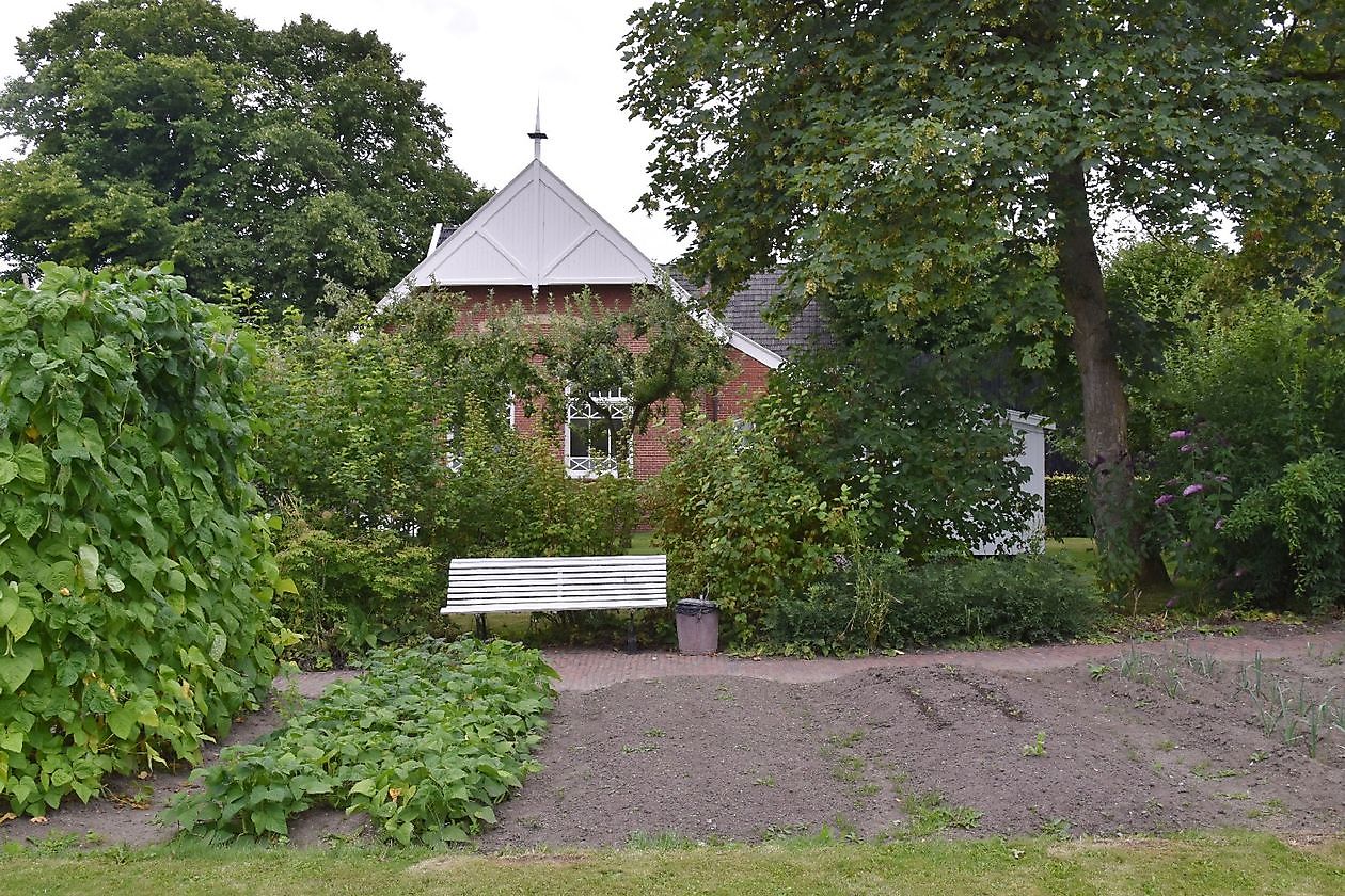 Openluchtmuseum Het Hoogeland - Het Tuinpad Op / In Nachbars Garten