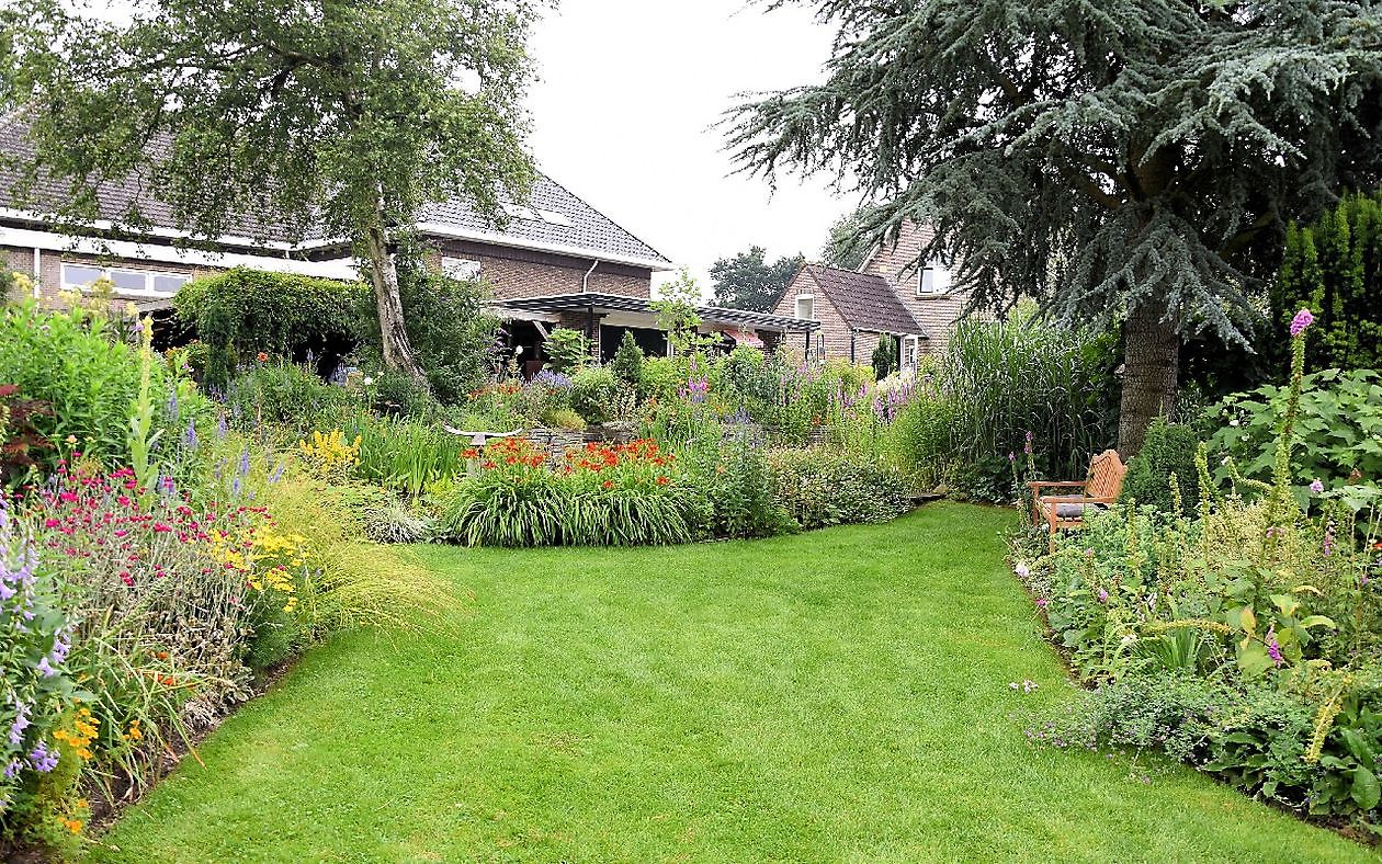 De Hoofdmeesterstuin - Het Tuinpad Op / In Nachbars Garten