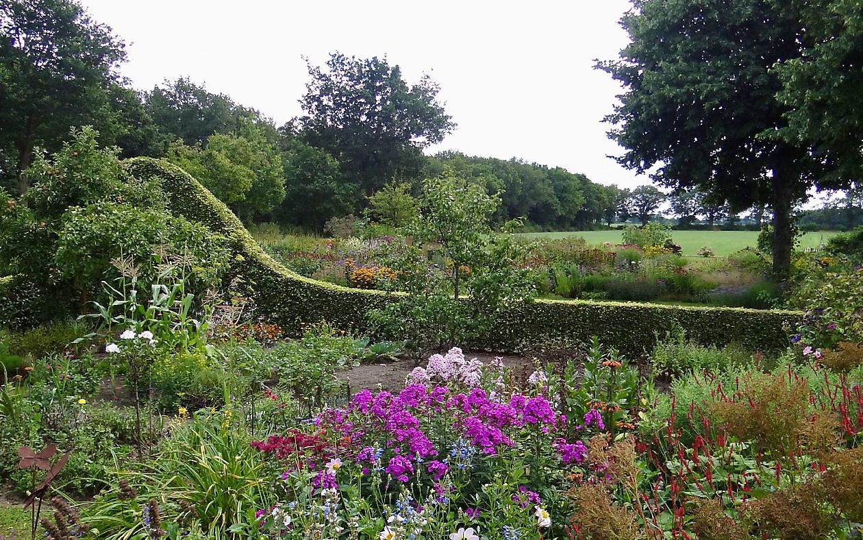 Roos van Hijken - Het Tuinpad Op / In Nachbars Garten