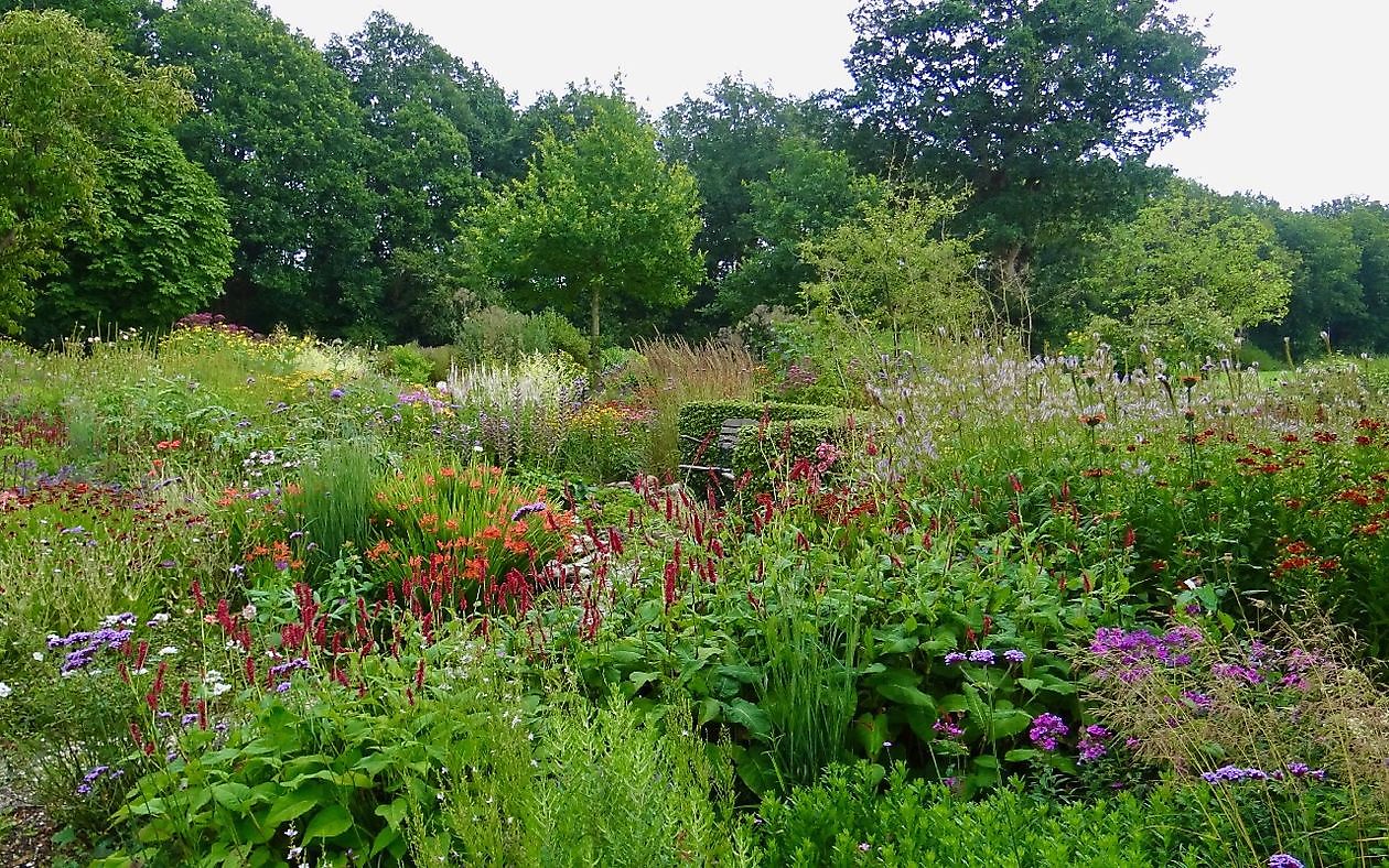 Roos van Hijken - Het Tuinpad Op / In Nachbars Garten