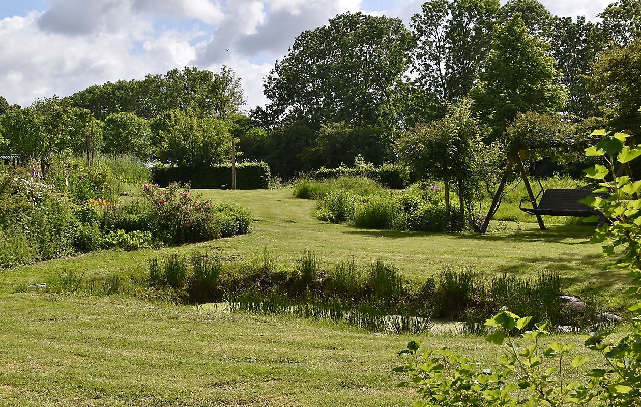 De Boerderijtuin - Het Tuinpad Op / In Nachbars Garten