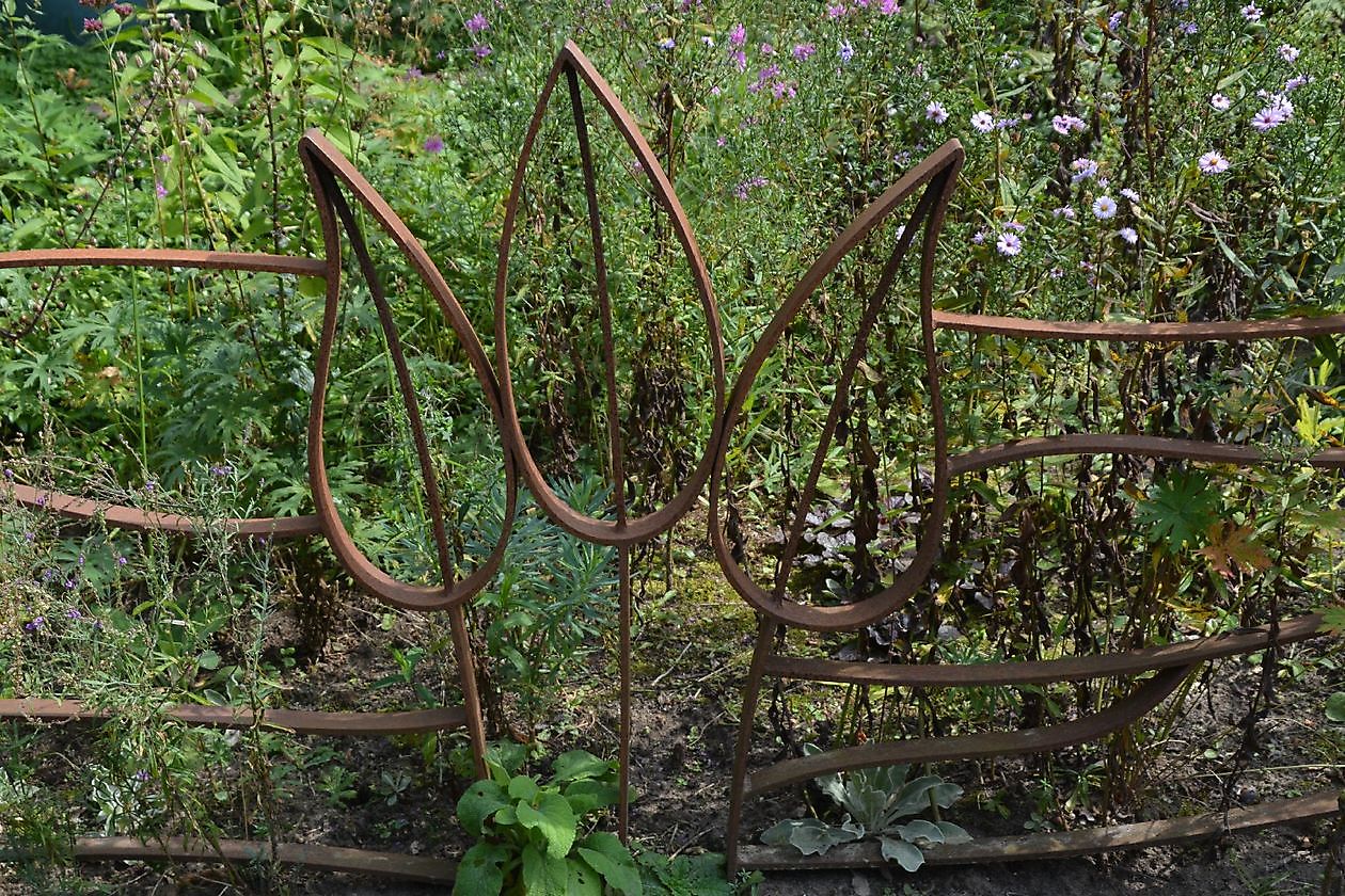 Imke’s tuin - Het Tuinpad Op / In Nachbars Garten