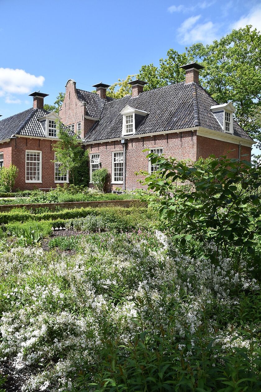 Veenborg Welgelegen - Het Tuinpad Op / In Nachbars Garten