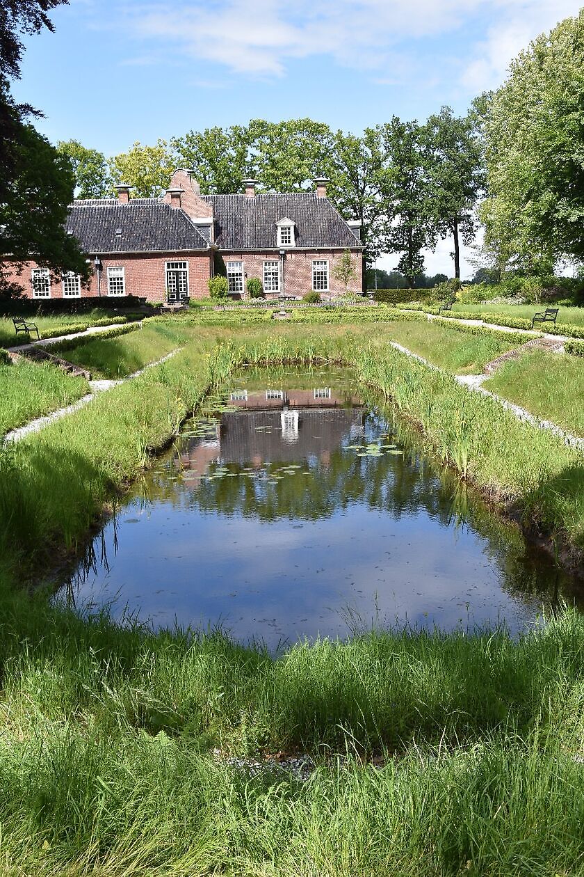 Veenborg Welgelegen - Het Tuinpad Op / In Nachbars Garten
