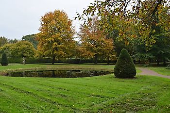 Landgoed Ennemaborg - Het Tuinpad Op / In Nachbars Garten