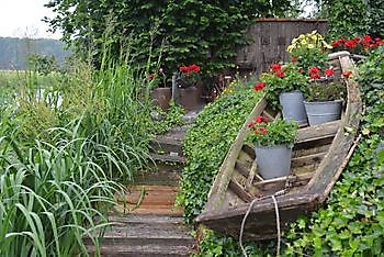 Bloummhoeske - Het Tuinpad Op / In Nachbars Garten