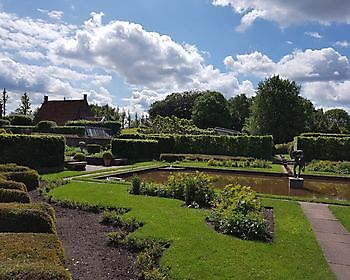 Drents Museum De Buitenplaats - Het Tuinpad Op / In Nachbars Garten