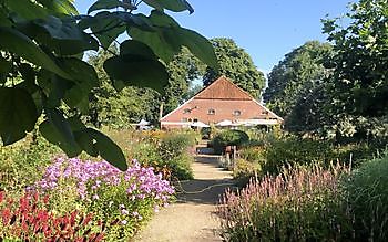 Tuingoed Foltz - Het Tuinpad Op / In Nachbars Garten