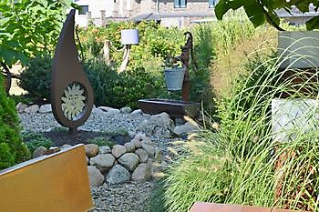 Hedi's Garden - Het Tuinpad Op / In Nachbars Garten