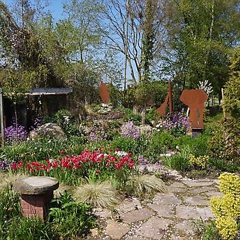 Tuin en Kunst - Het Tuinpad Op / In Nachbars Garten